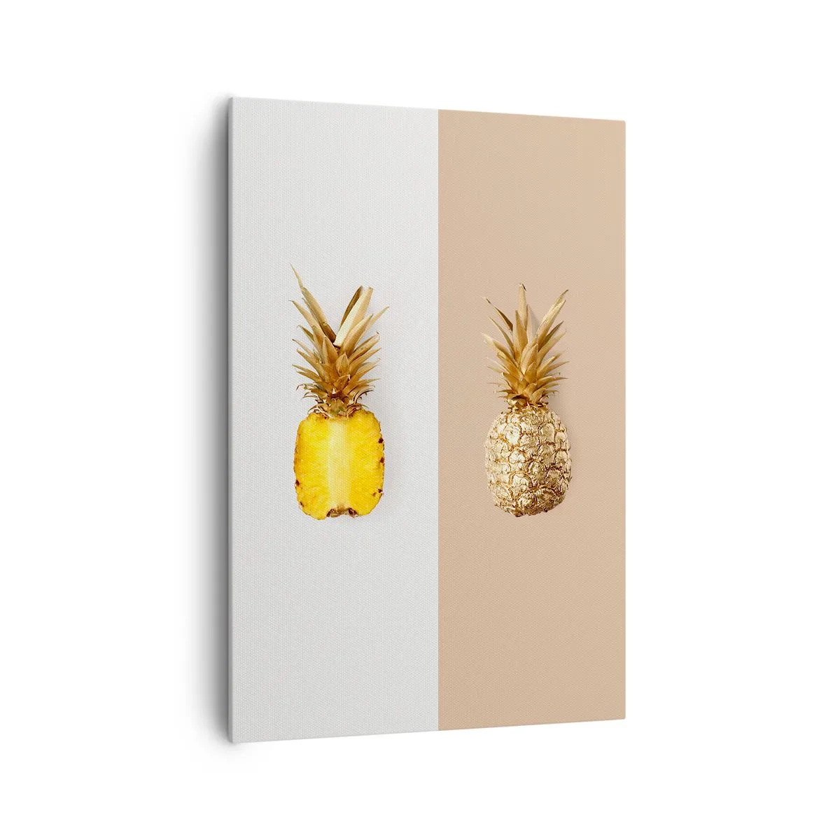 Impression sur toile - Image sur toile - La moitié d'un ananas frais et doré sur un fond contrasté - 70x100cm - Ananas pour nous - Décoration murale moderne pour le salon et la chambre ARTTOR