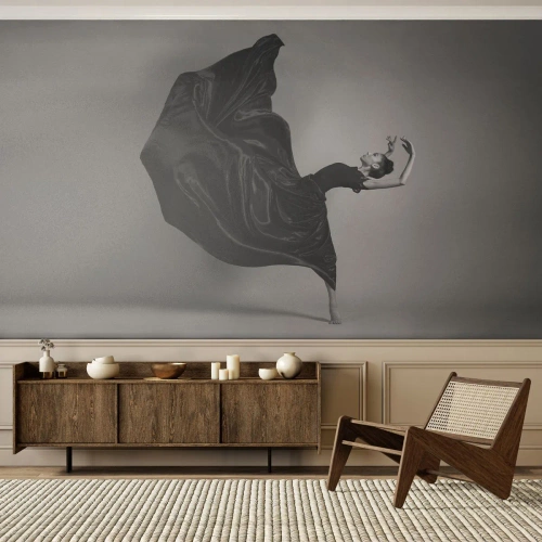 Papier Peint Photo Standard Eco - Une danseuse en robe noire capturée dans un mouvement dynamique - 100x70cm - Musique ailées - Décoration murale moderne pour le salon et la chambre ARTTOR