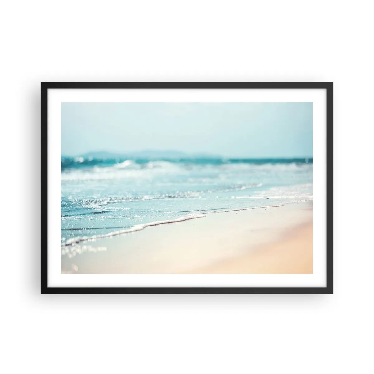Affiche dans un cadre noir - Poster - Douces vagues de l'océan sur une plage de sable - 70x50cm - Chaleur et bruissement - Décoration murale moderne pour le salon et la chambre ARTTOR