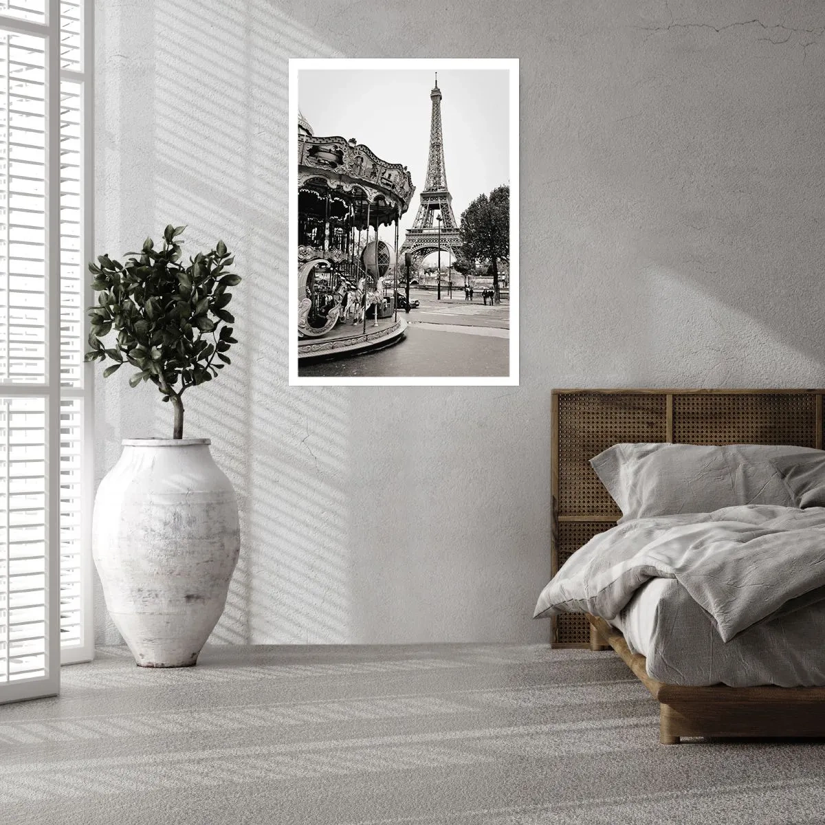 Affiche - Poster - Photo en noir et blanc du carrousel et de la tour en arrière-plan - 50x70cm - Aussi amusant, ce n'est qu'à Paris - Décoration murale moderne pour le salon et la chambre ARTTOR
