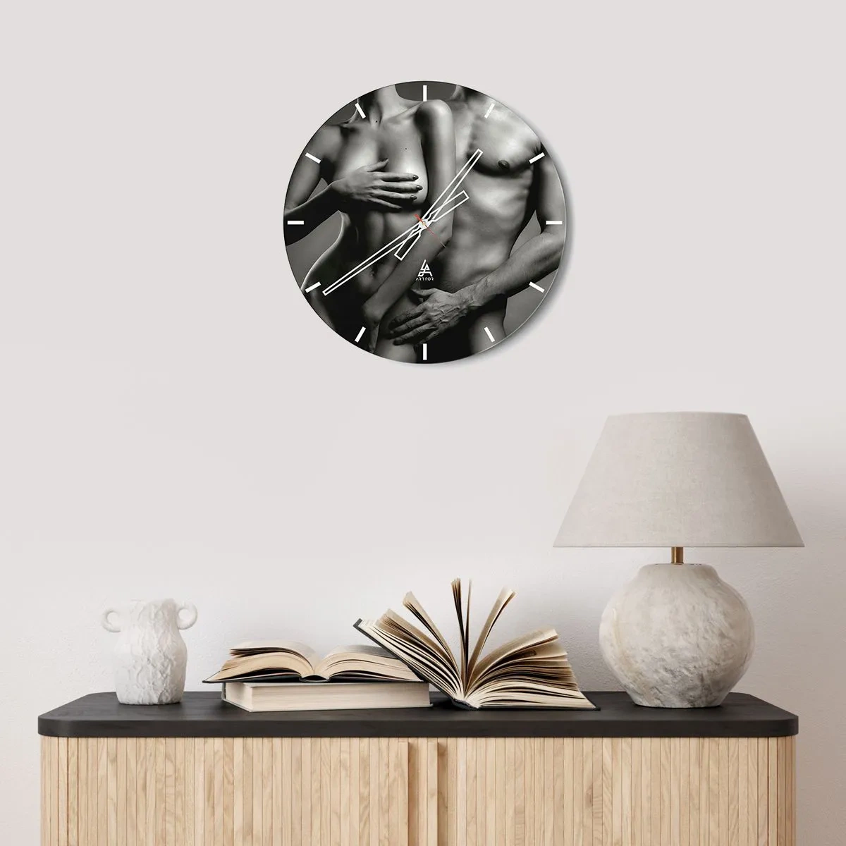 Horloge murale - Pendule murale - Nu artistique dans les tons de noir et blanc - 30x30cm - Adam et Eve - Décoration murale moderne pour le salon, la cuisine et la chambre ARTTOR