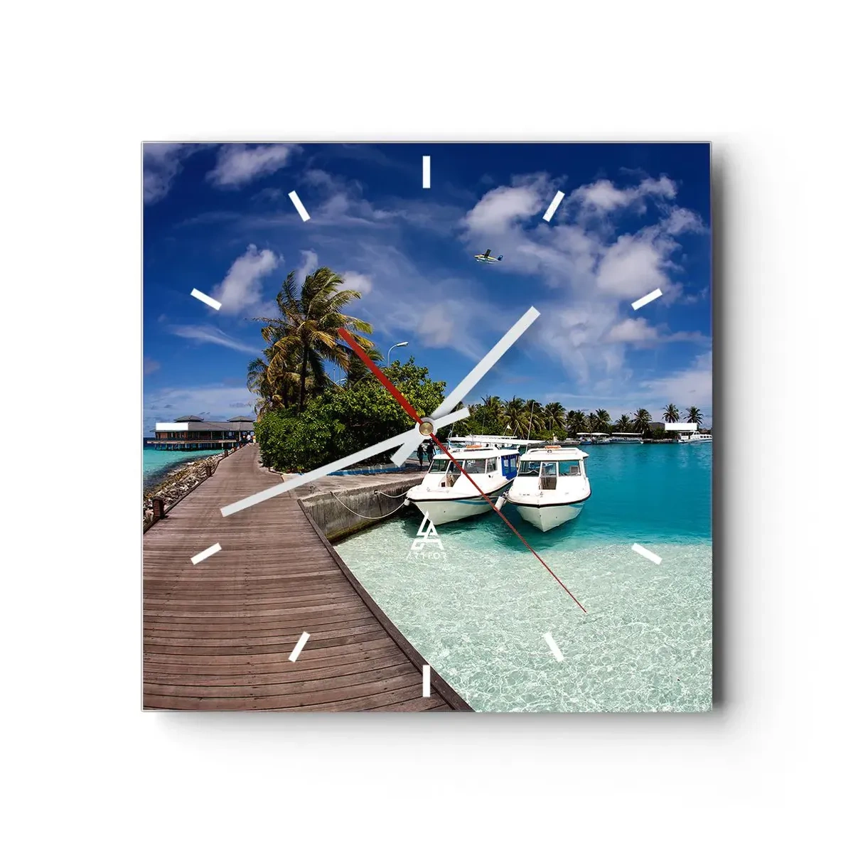 Horloge murale - Pendule murale - Une jetée sur une mer turquoise avec des bateaux et des palmiers - 30x30cm - Et cependant, le paradis existe bien - Décoration murale moderne pour le salon et la chambre ARTTOR