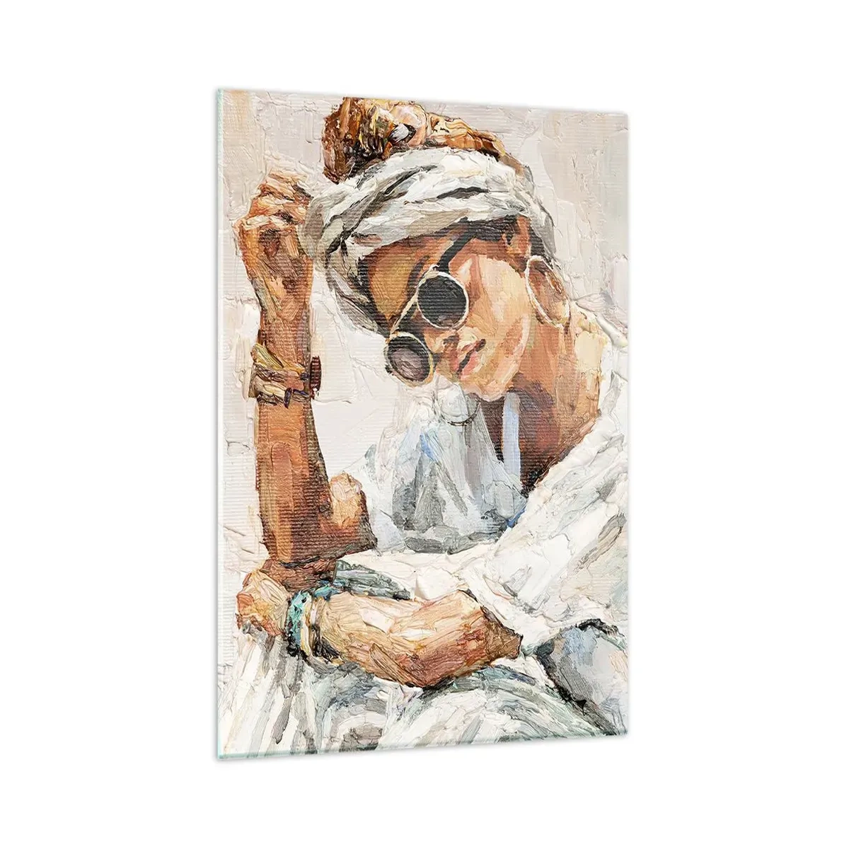 Impression sur verre - Image sur verre - Portrait d'une femme portant des lunettes de soleil contre un mur clair - 80x120cm - Portrait en plein soleil - Décoration murale moderne pour le salon et la chambre ARTTOR