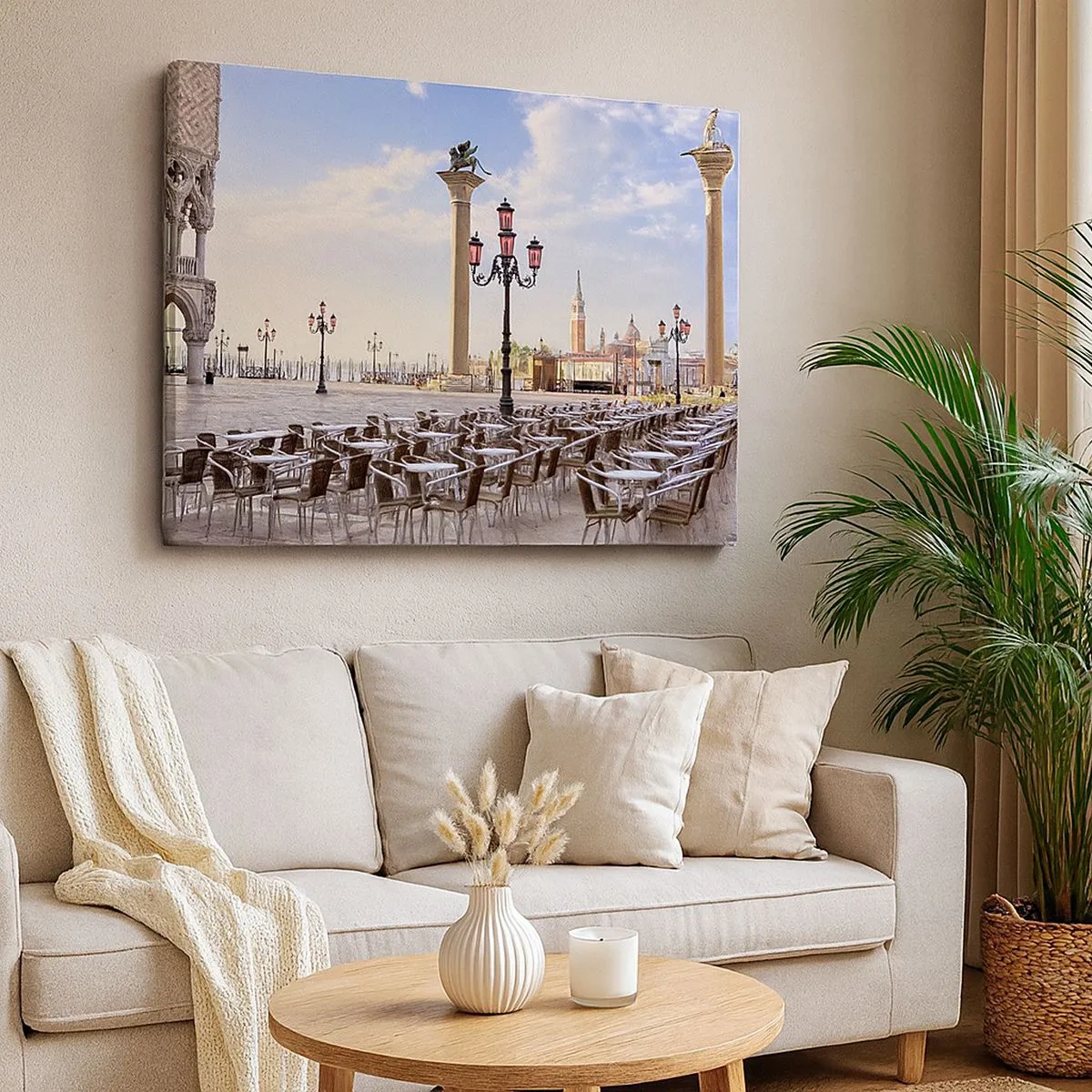 Impression sur toile - Image sur toile - Venise, vue de la place avec des colonnes et des tables de café - 70x50cm - Nous vous invitons, tout est prêt - Décoration murale moderne pour le salon et la chambre ARTTOR