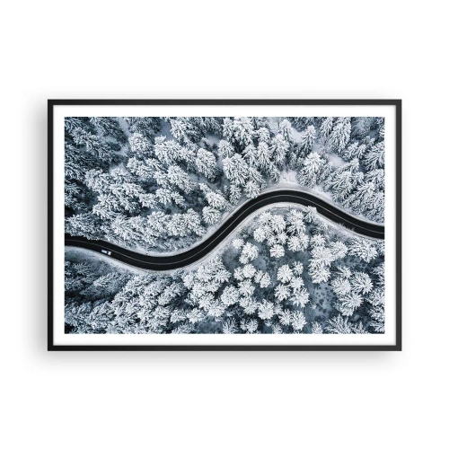 Affiche dans un cadre noir - Poster - Vue aérienne d'une route sinueuse dans une forêt hivernale - 100x70cm - À travers une forêt d'hiver - Décoration murale moderne pour le salon et la chambre ARTTOR