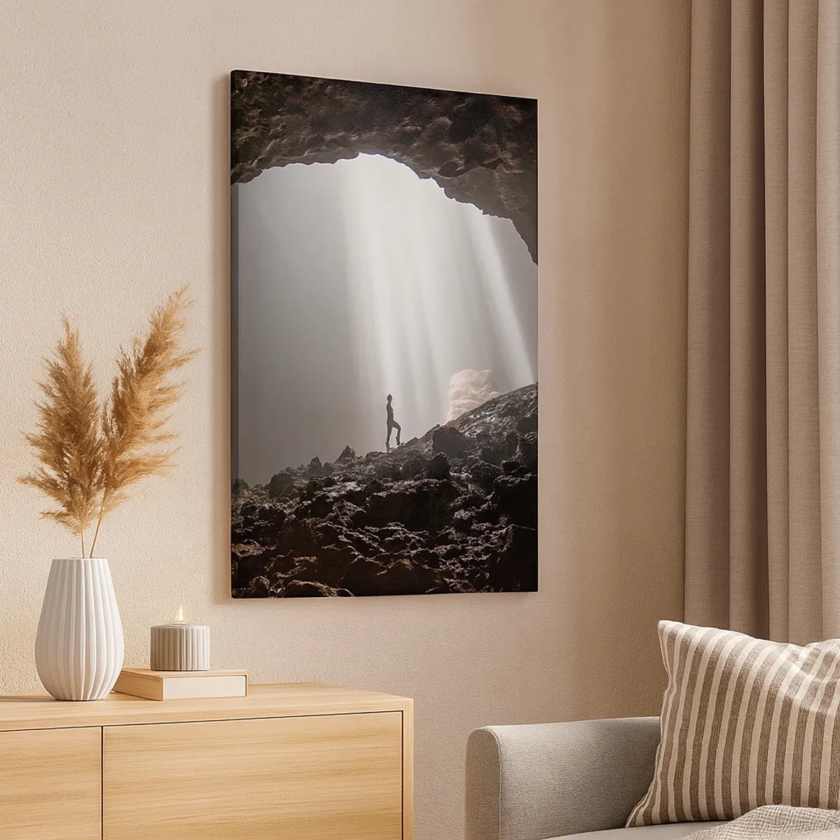 Impression sur toile - Image sur toile - Une figure dans une grotte éclairée par des rayons de lumière - 50x70cm - Grotte lumineuse - Décoration murale moderne pour le salon et la chambre ARTTOR