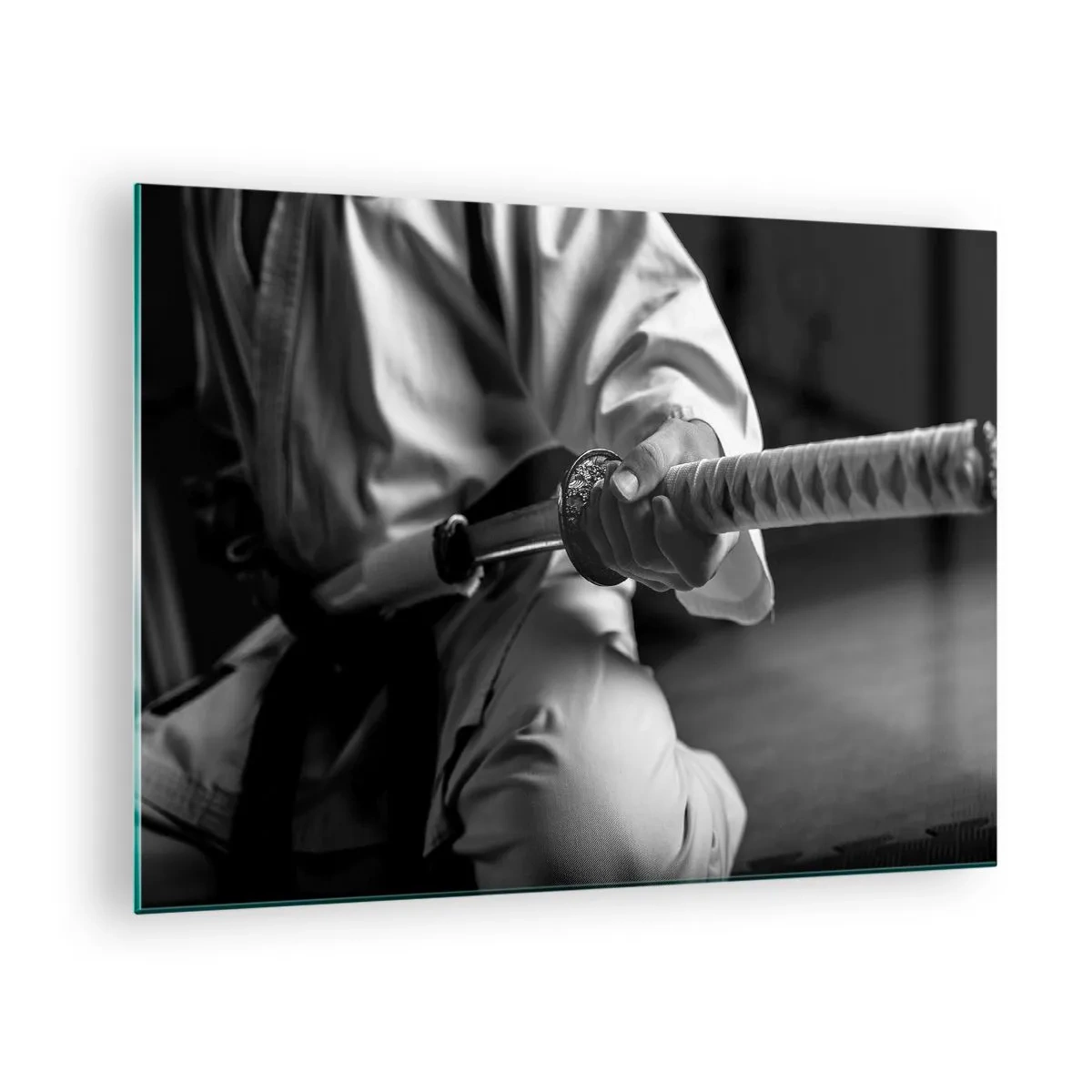 Impression sur verre - Image sur verre - Une figure en kimono tenant une épée, composition en noir et blanc - 70x50cm - Âme de guerrier - Décoration murale moderne pour le salon et la chambre ARTTOR