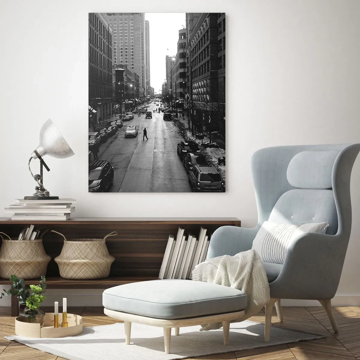 Impression sur verre - Image sur verre - Une rue en noir et blanc au milieu de la ville avec des voitures et des piétons - 80x120cm - Un autre jour comme tous les autres jours - Décoration murale moderne pour le salon et la chambre ARTTOR