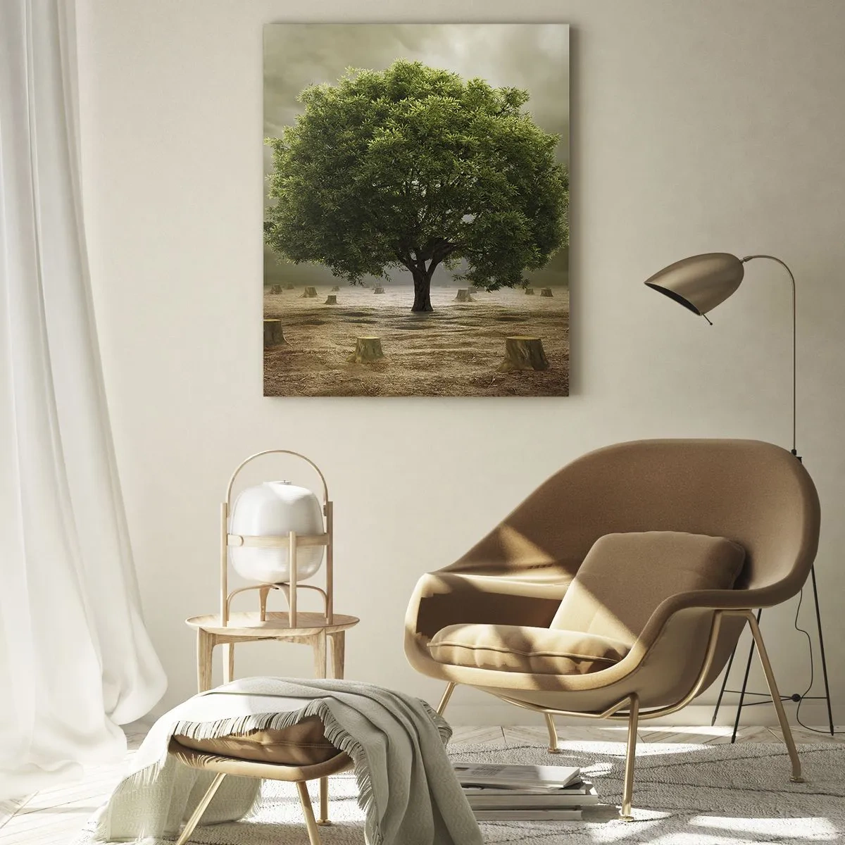 Impression sur verre - Image sur verre - Un arbre vert entouré de troncs contre un ciel sombre - 50x70cm - Tout l'espoir - Décoration murale moderne pour le salon et la chambre ARTTOR