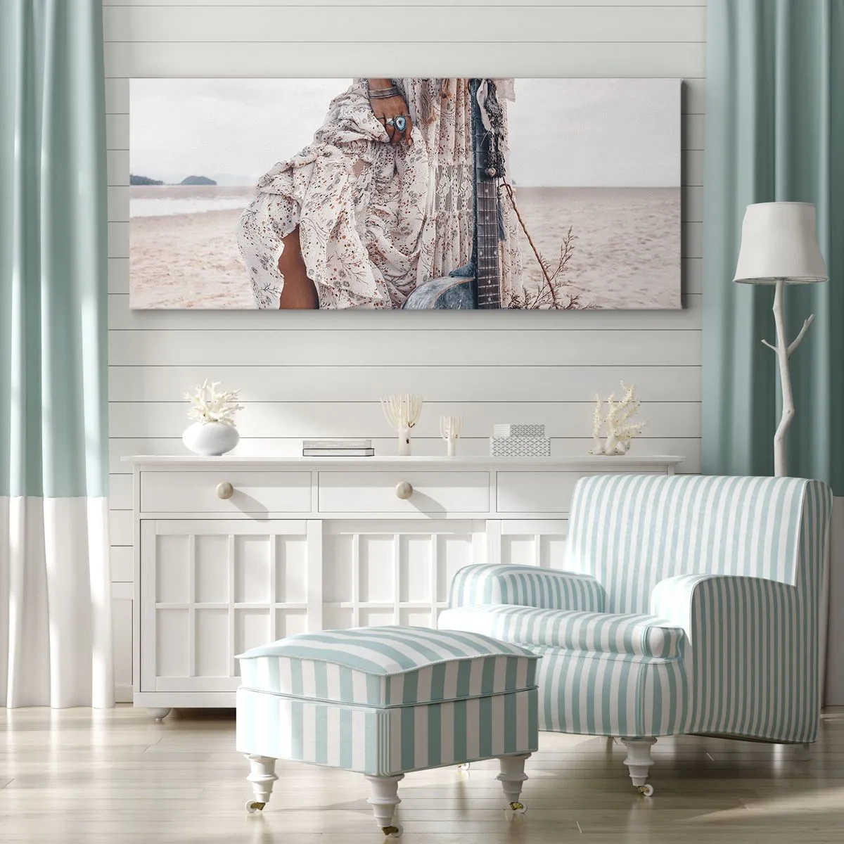 Impression sur toile - Image sur toile - Femme de style bohème avec guitare sur la plage - 140x50cm - Enfant de fleur en route - Décoration murale moderne pour le salon et la chambre ARTTOR