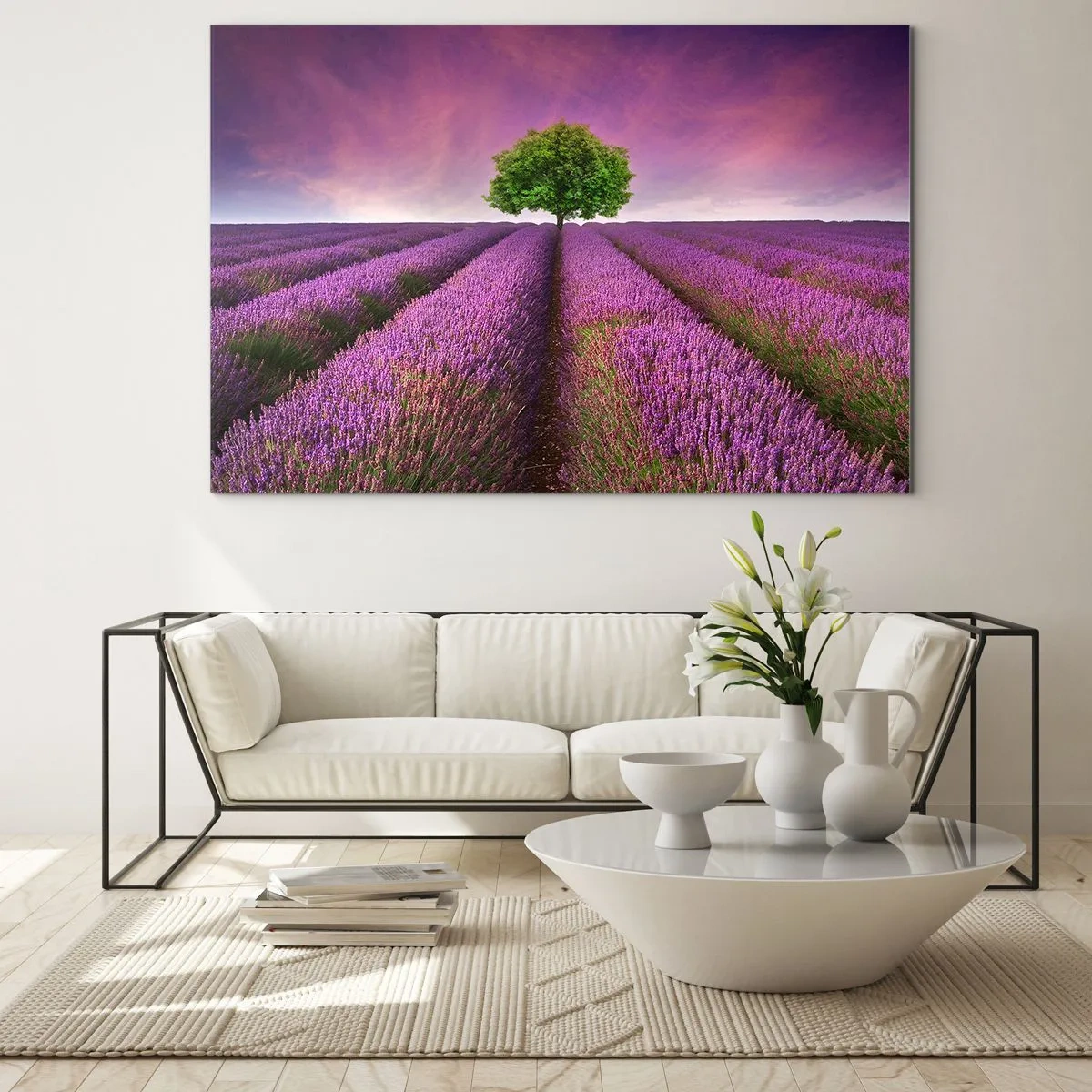 Impression sur verre - Image sur verre - Un champ de lavande avec un arbre solitaire contre le ciel - 120x80cm - Dans un champs de lavande - Décoration murale moderne pour le salon et la chambre ARTTOR