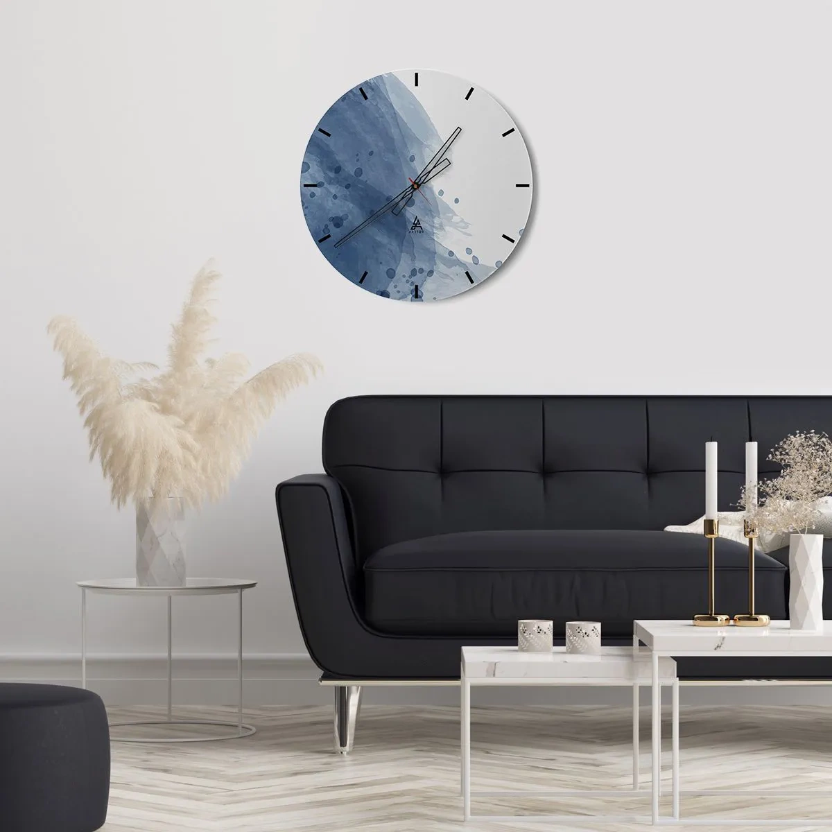 Horloge murale - Pendule murale - Composition abstraite avec des taches bleues sur fond blanc - 30x30cm - Tulle bleu - Décoration murale moderne pour le salon, la cuisine et la chambre ARTTOR