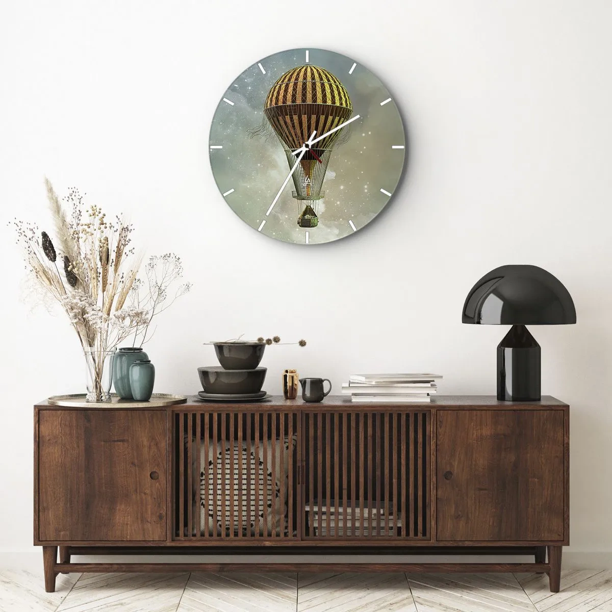 Horloge murale - Pendule murale - Un ballon stylisé flottant au-dessus d'un ciel étoilé avec une touche rétro. - 30x30cm - Vols pionniers - Décoration murale moderne pour le salon, la cuisine et la chambre ARTTOR