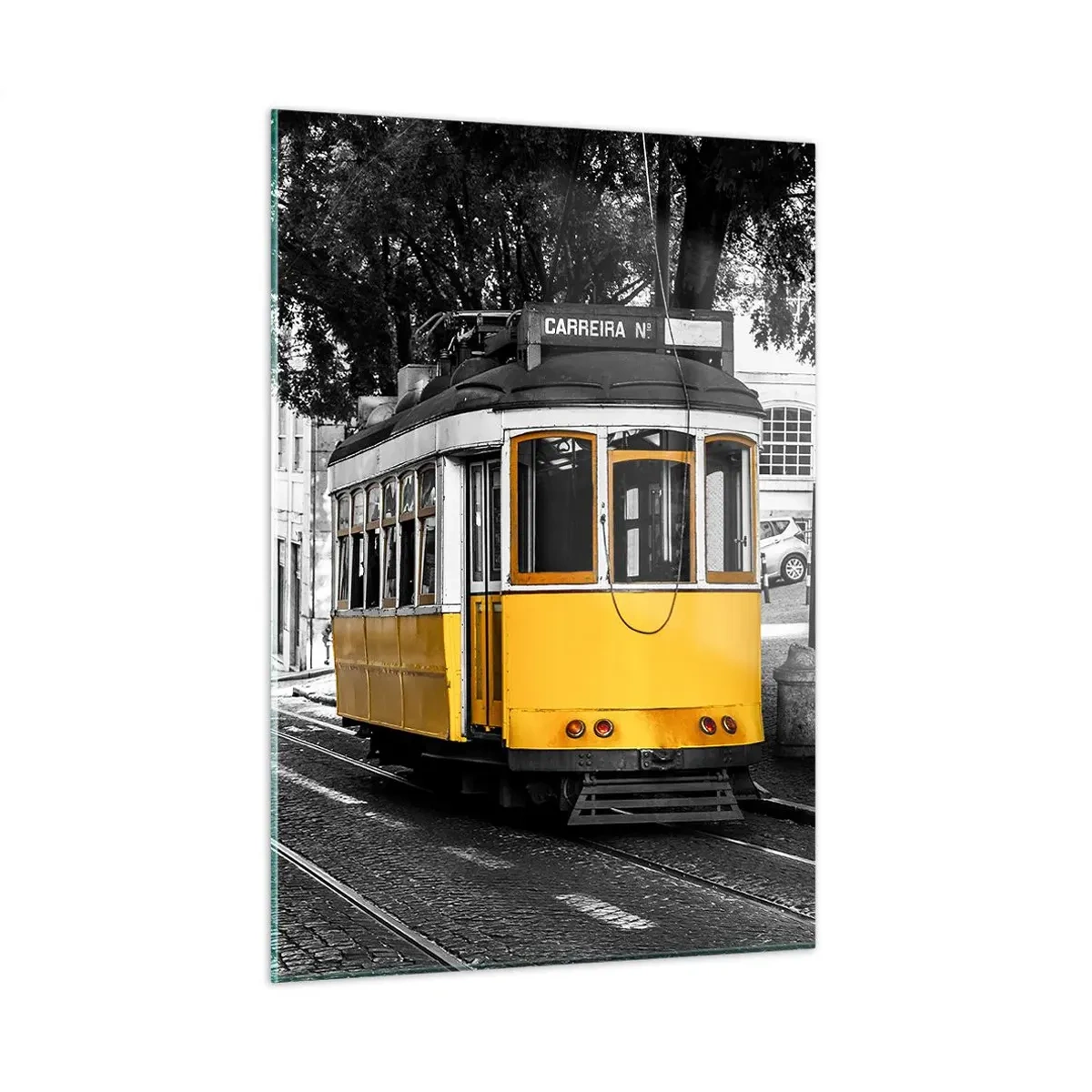 Impression sur verre - Image sur verre - Un tramway jaune sur fond de rue en noir et blanc - 50x70cm - Et du fado en arrière-plan - Décoration murale moderne pour le salon et la chambre ARTTOR