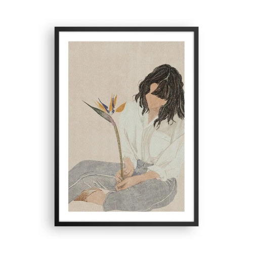 Affiche dans un cadre noir - Poster - Portrait d'une femme tenant une fleur exotique, avec une délicate touche de couleur - 50x70cm - Portrait avec une fleur exotique - Décoration murale moderne pour le salon et la chambre ARTTOR