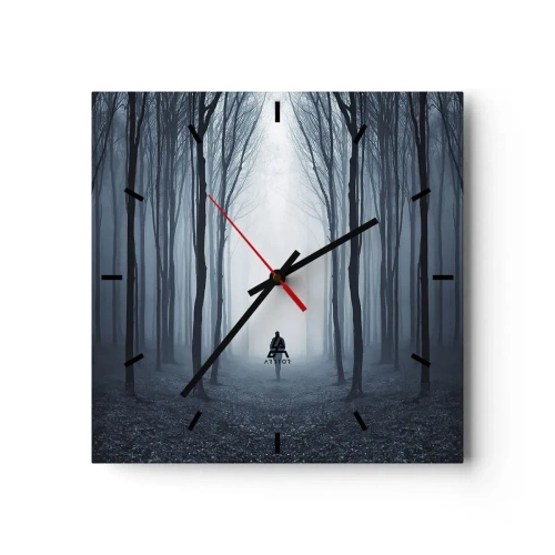 Horloge murale - Pendule murale - Une silhouette marchant parmi les arbres dans une forêt brumeuse - 30x30cm - Tout est simple et clair - Décoration murale moderne pour le salon et la chambre ARTTOR