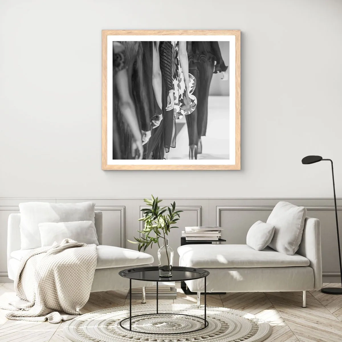 Affiche dans un chêne clair - Poster - Un défilé stylé - 60x60 cm
