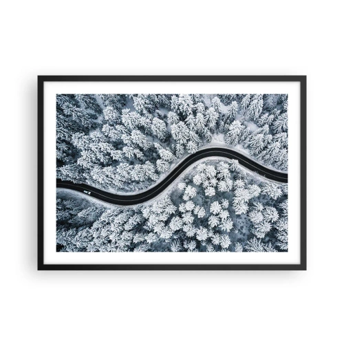 Affiche dans un cadre noir - Poster - Vue aérienne d'une route sinueuse dans une forêt hivernale - 70x50cm - À travers une forêt d'hiver - Décoration murale moderne pour le salon et la chambre ARTTOR