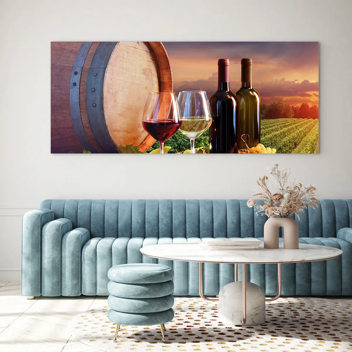 Impression sur verre - Image sur verre - Du vin, des verres et un tonneau dans un paysage pittoresque - 160x50cm - Ici la vie a du goût - Décoration murale moderne pour le salon et la chambre ARTTOR