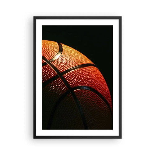 Affiche dans un cadre noir - Poster - Gros plan d'un ballon de basket sous les projecteurs - 50x70cm - Belle comme une planète - Décoration murale moderne pour le salon et la chambre ARTTOR