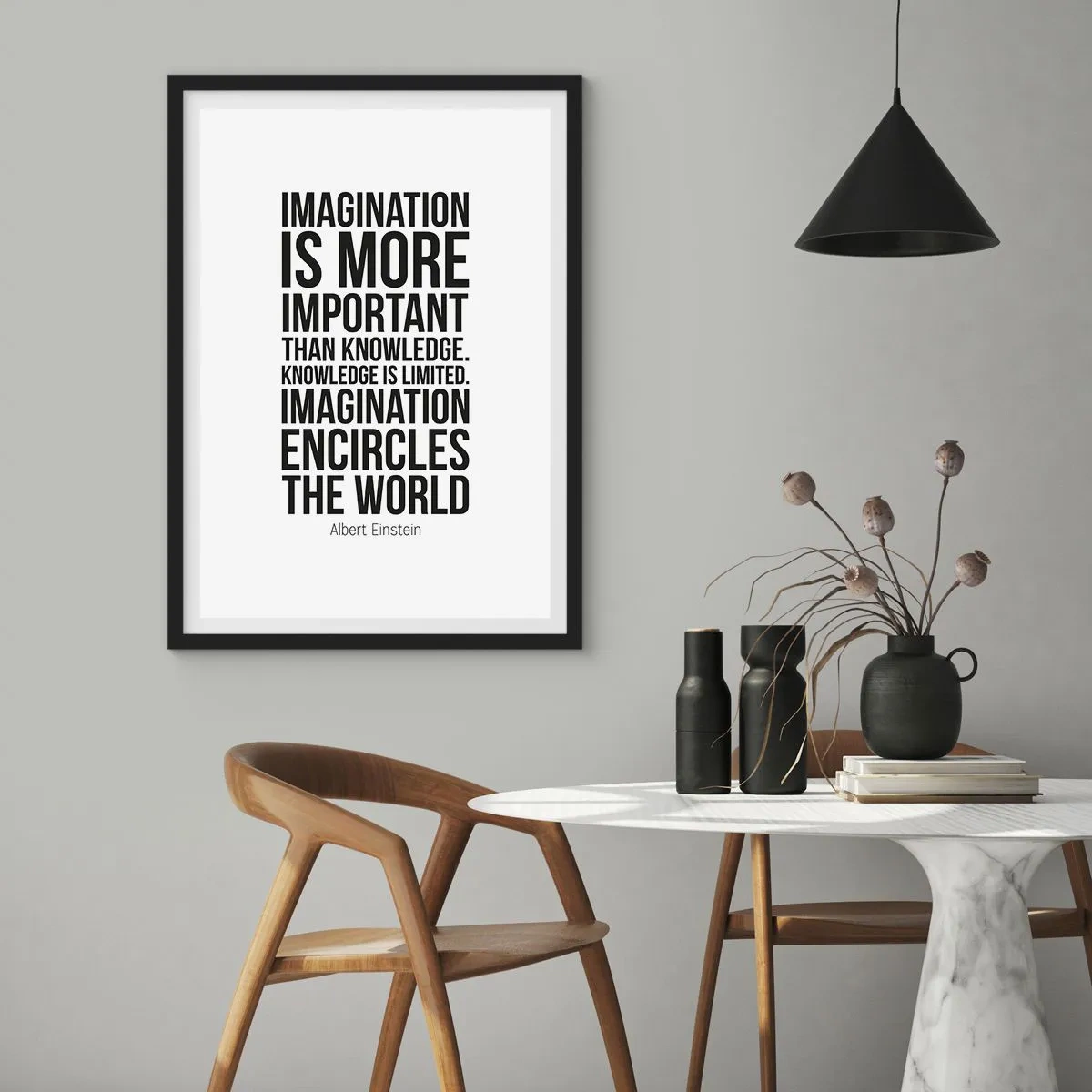 Affiche dans un cadre noir - Poster - Une citation sur l'imagination sur fond blanc - 50x70cm - Einstein sur le pouvoir de l'imagination - Décoration murale moderne pour le salon et la chambre ARTTOR