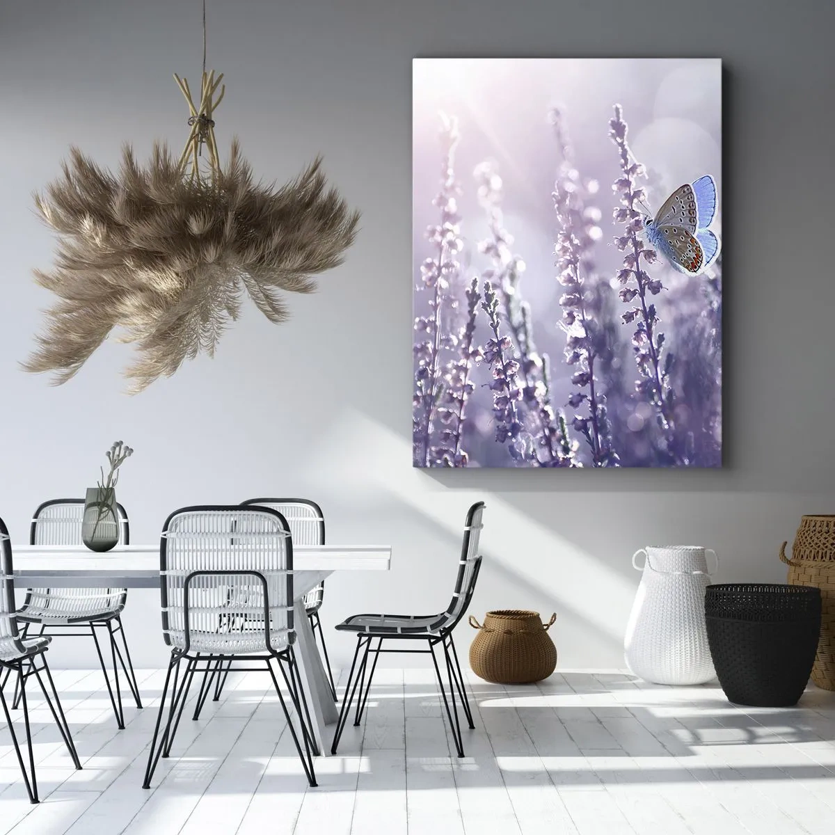 Impression sur toile - Image sur toile - Un papillon sur une lavande en fleurs dans la lumière du matin - 80x120cm - Baiser de papillon - Décoration murale moderne pour le salon et la chambre ARTTOR