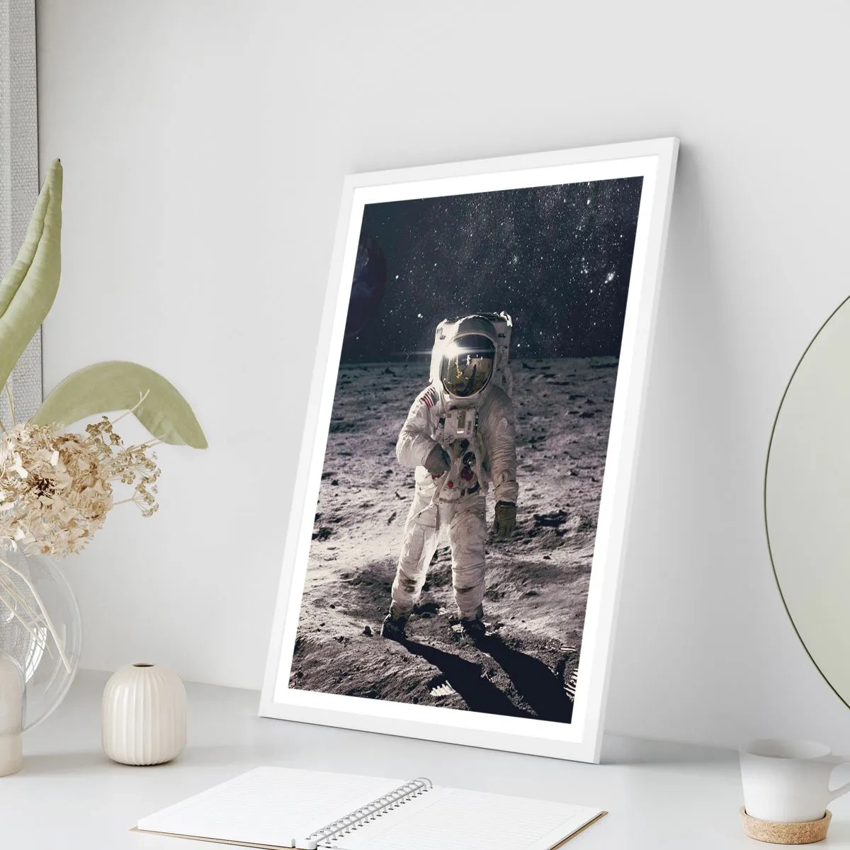 Affiche dans un cadre blanc - Poster - Salutations de la lune - 70x100 cm