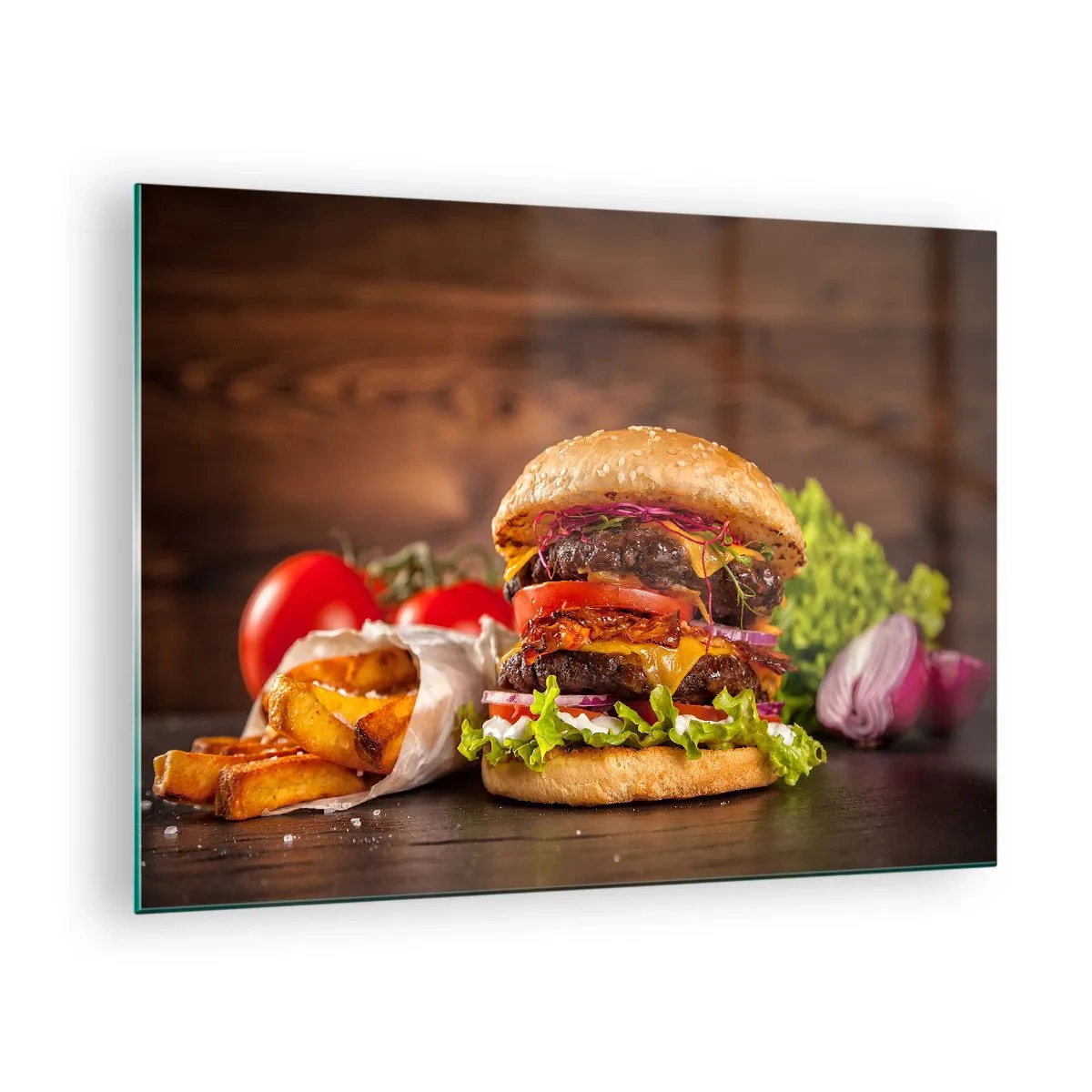 Impression sur verre - Image sur verre - Burger juteux avec garnitures et frites sur fond de bois - 70x50cm - Le fruit défendu - Décoration murale moderne pour le salon et la chambre ARTTOR