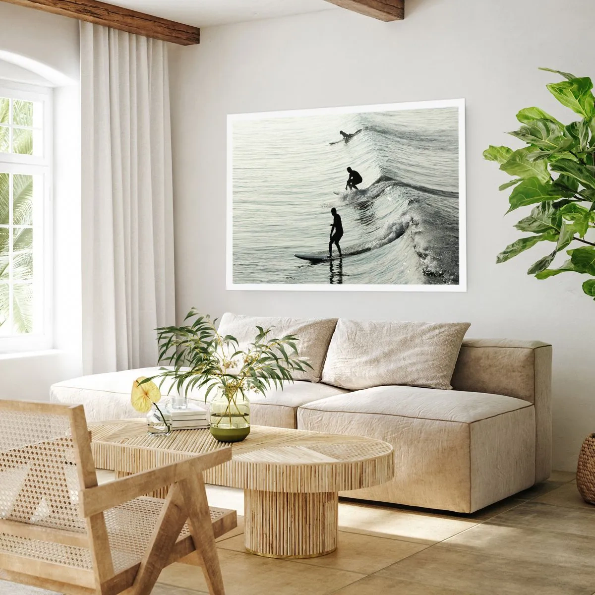 Affiche - Poster - Surfeurs sur les vagues dans une photo monochrome - 100x70cm - A la rencontre de la vague - Décoration murale moderne pour le salon et la chambre ARTTOR