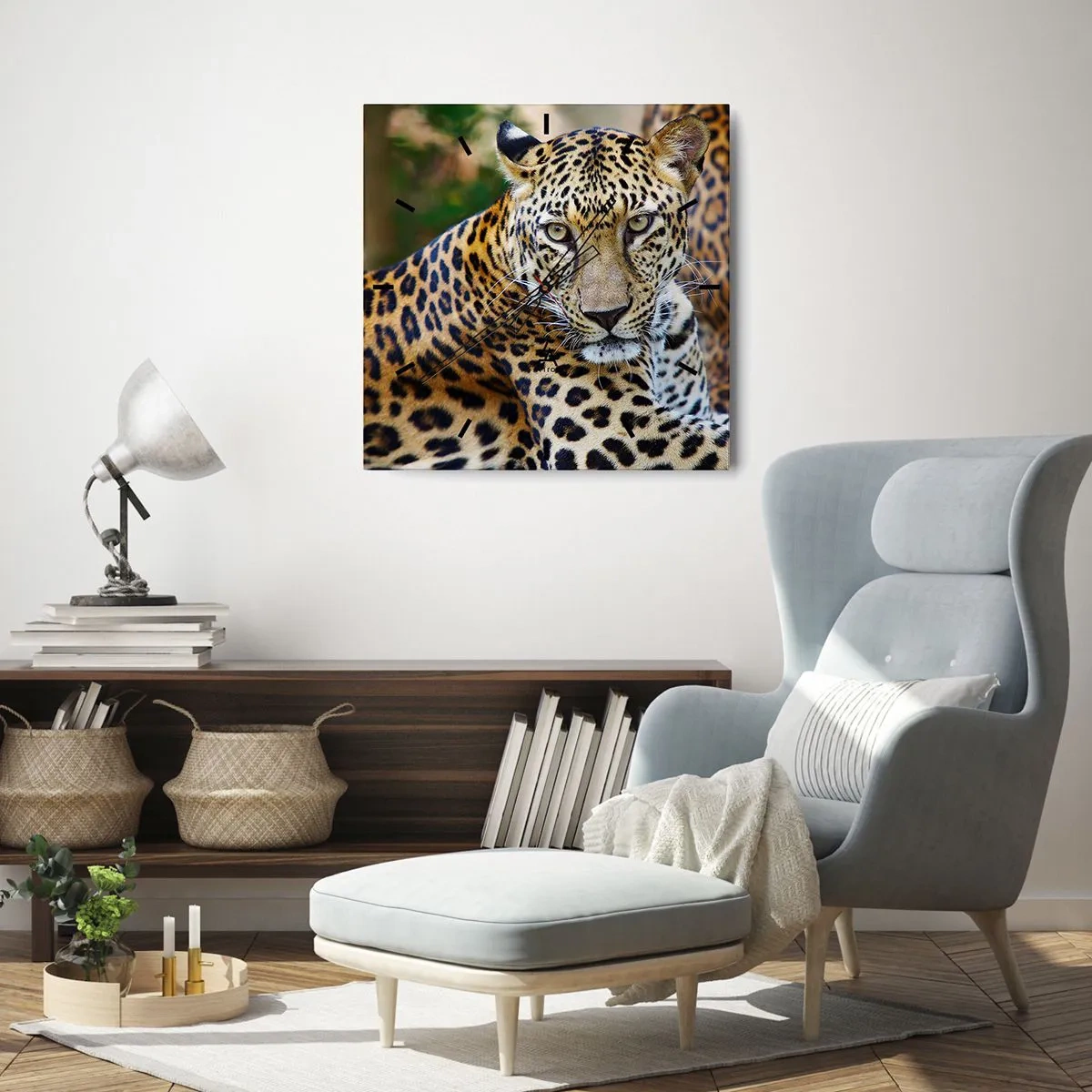 Horloge murale - Pendule murale - Jaguar au repos dans un environnement naturel avec un fond vert. - 30x30cm - Sauvage et calme - Décoration murale moderne pour le salon et la chambre ARTTOR