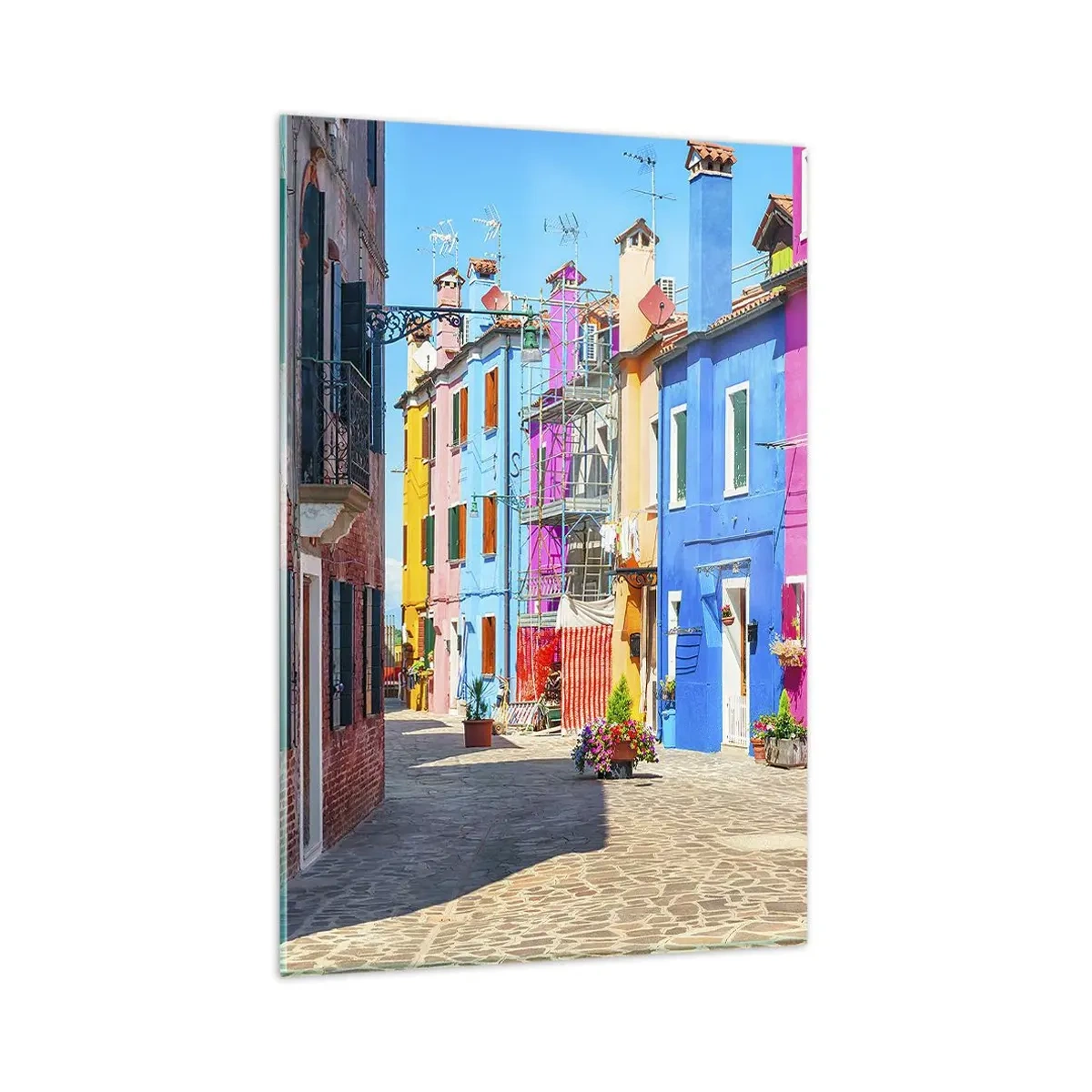 Impression sur verre - Image sur verre - Bâtiments colorés dans une rue étroite de la ville - 80x120cm - Ville "Sous les perroquets" - Décoration murale moderne pour le salon et la chambre ARTTOR