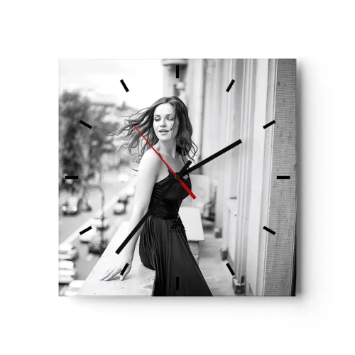 Horloge murale - Pendule murale - Photo en noir et blanc d'une femme sur un balcon - 30x30cm - Certainement un Parisien - Décoration murale moderne pour le salon et la chambre ARTTOR