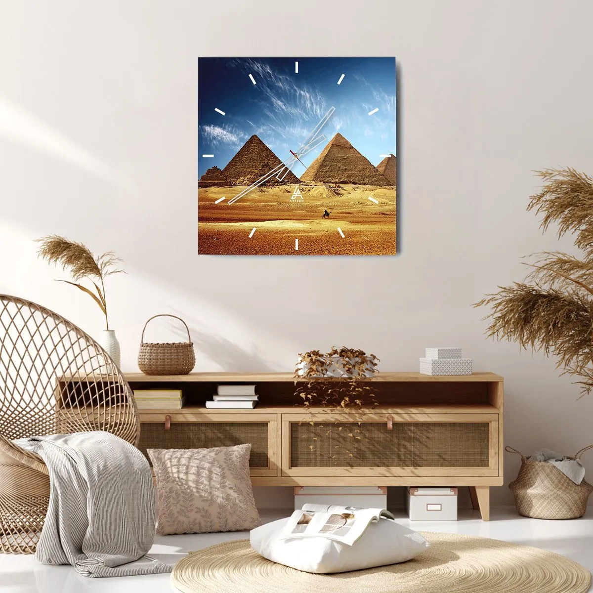 Horloge murale - Pendule murale - Les pyramides de Gizeh contre un ciel bleu et un paysage désertique - 30x30cm - 40 siècles vous regardent - Décoration murale moderne pour le salon et la chambre ARTTOR