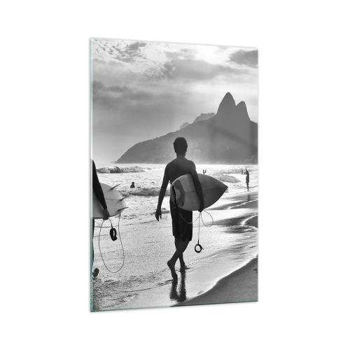 Impression sur verre - Image sur verre - Deux surfeurs marchant sur la plage avec leurs planches en noir et blanc. - 70x100cm - Samba sur une vague - Décoration murale moderne pour le salon et la chambre ARTTOR