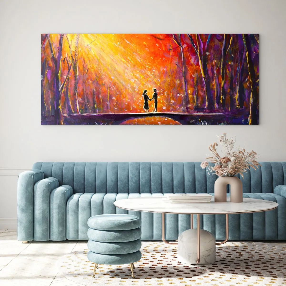 Impression sur verre - Image sur verre - Couple romantique sur un pont dans la forêt d'automne - 120x50cm - Le ciel les aime aussi - Décoration murale moderne pour le salon et la chambre ARTTOR