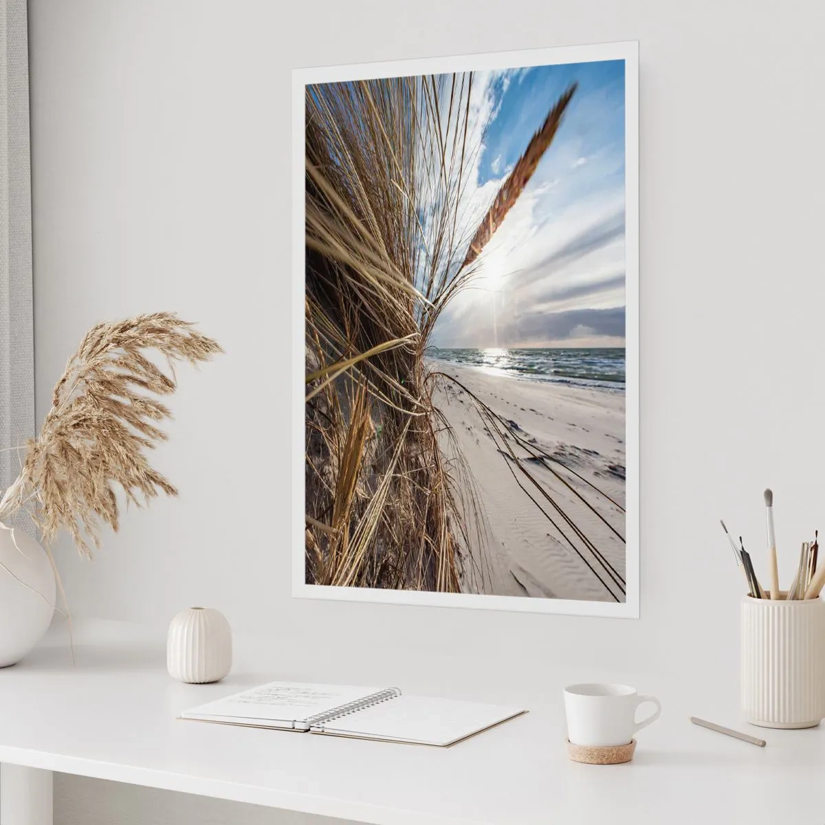 Affiche - Poster - Plage avec vue sur la mer et herbe au soleil - 50x70cm - Rencontre des éléments - Décoration murale moderne pour le salon et la chambre ARTTOR