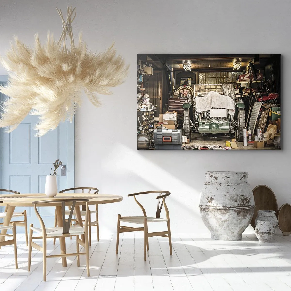 Impression sur toile - Image sur toile - Une vieille voiture dans un garage entourée d'outils et d'équipements - 100x70cm - Retour vers le passé - Décoration murale moderne pour le salon et la chambre ARTTOR