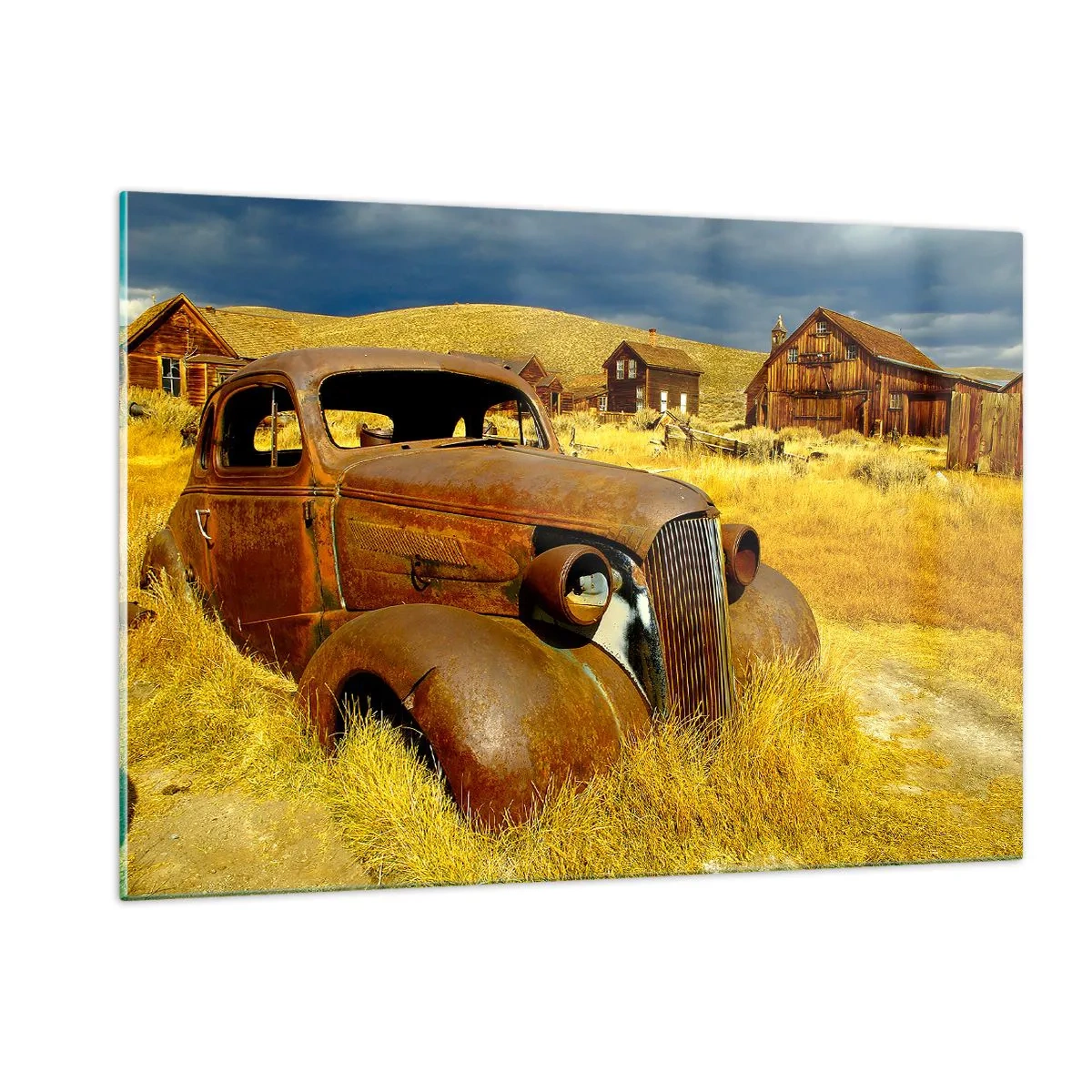 Impression sur verre - Image sur verre - Une voiture ancienne sur fond de village désert - 120x80cm - Repos bien mérité - Décoration murale moderne pour le salon et la chambre ARTTOR