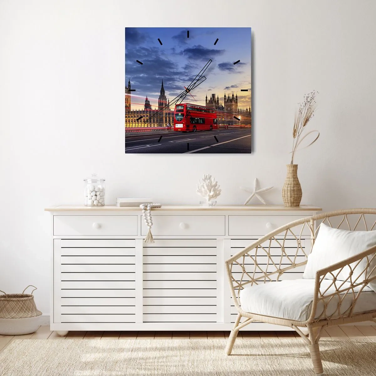Horloge murale - Pendule murale - Un bus rouge avec Big Ben et les Chambres du Parlement en arrière-plan au crépuscule. - 30x30cm - Caractères spéciaux - Décoration murale moderne pour le salon et la chambre ARTTOR