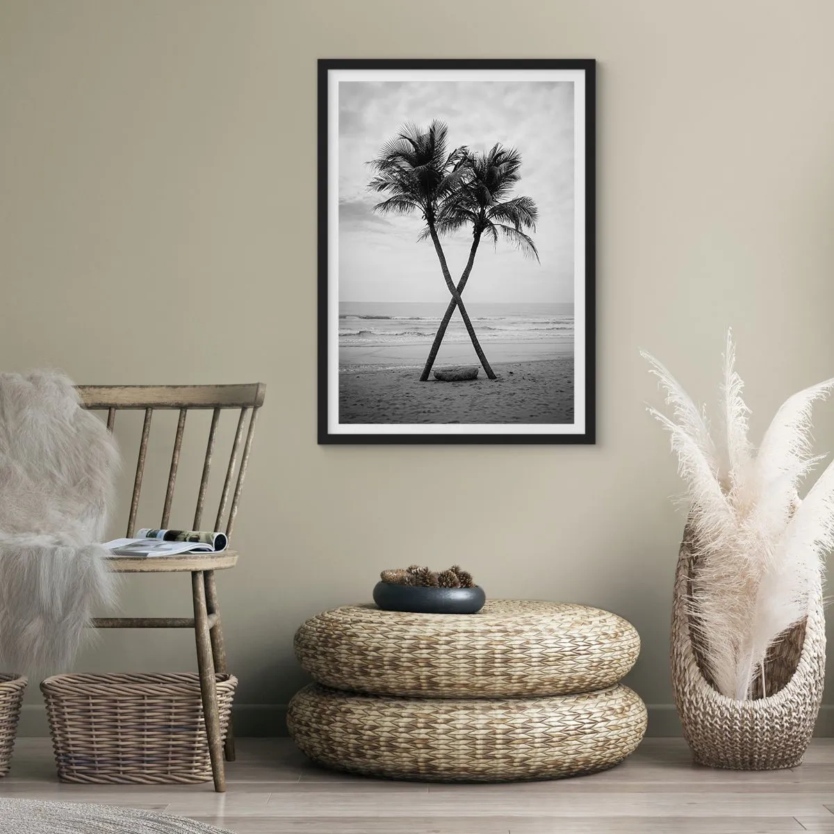 Affiche dans un cadre noir - Poster - Elle a senti une présence - 61x91 cm