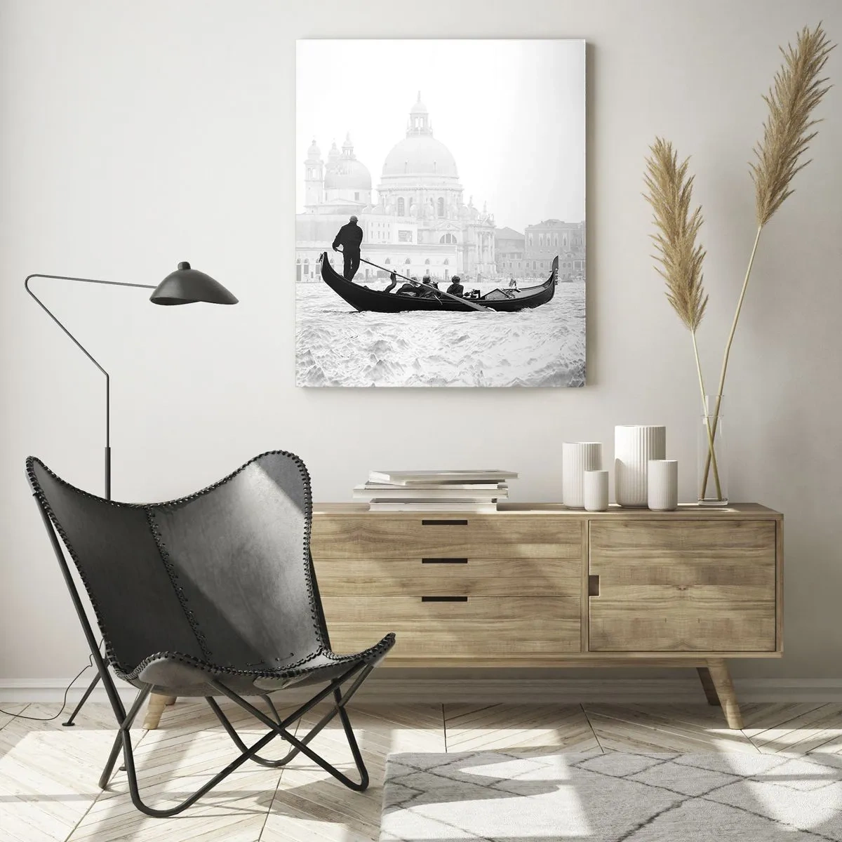 Impression sur verre - Image sur verre - Une gondole avec la basilique en arrière-plan en noir et blanc - 70x100cm - Voyage aux sources de la beauté - Décoration murale moderne pour le salon et la chambre ARTTOR