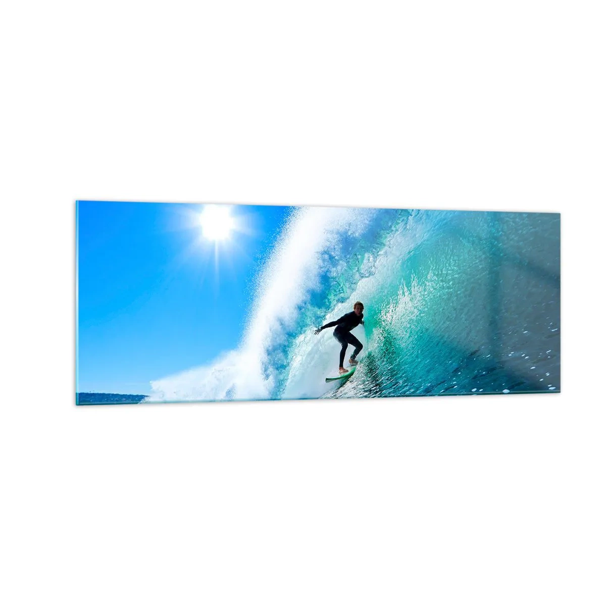 Impression sur verre - Image sur verre - Un surfeur sur une planche chevauche une vague puissante sous un ciel bleu. - 140x50cm - A travers le grand ciel bleu - Décoration murale moderne pour le salon et la chambre ARTTOR
