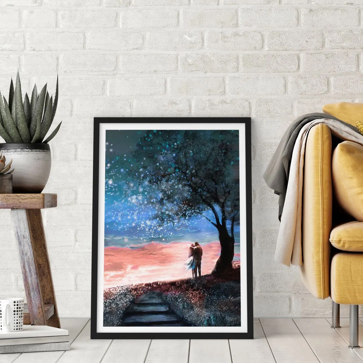 Affiche dans un cadre noir - Poster - Un couple sous un arbre à la lumière des étoiles et dans un paysage pittoresque - 50x70cm - Spectacle étoilé - Décoration murale moderne pour le salon et la chambre ARTTOR