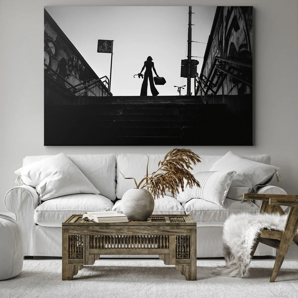 Impression sur toile - Image sur toile - Une figure de femme dans les escaliers en noir et blanc avec une atmosphère dynamique - 120x80cm - Pèlerinage urbain - Décoration murale moderne pour le salon et la chambre ARTTOR