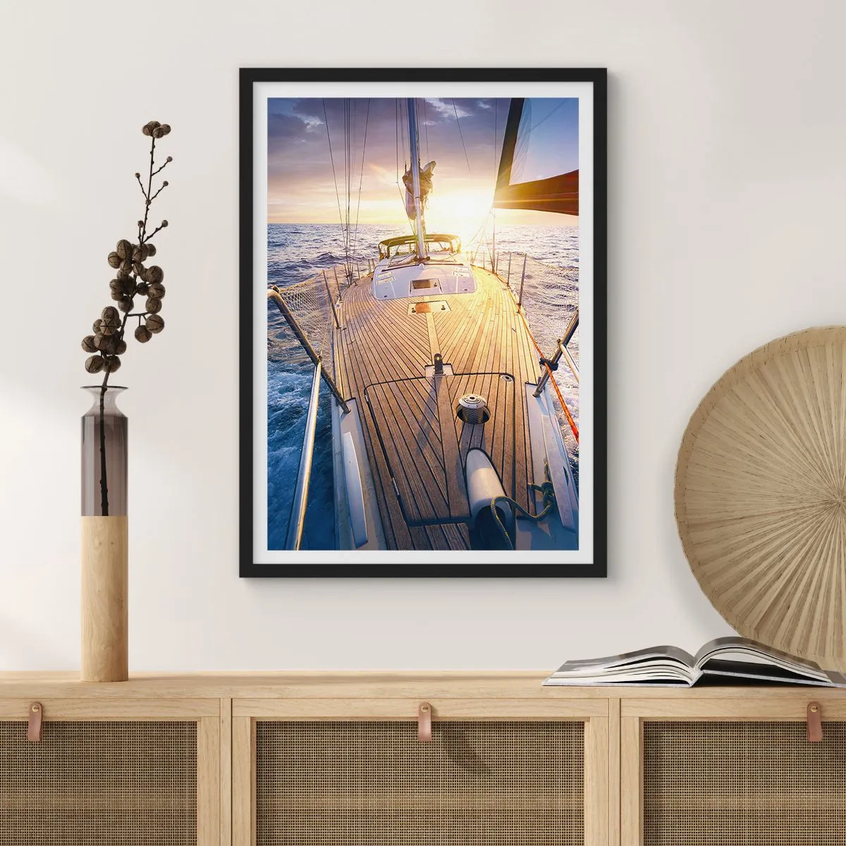 Affiche dans un cadre noir - Poster - Pont de yacht avec vue sur l'océan et le coucher du soleil - 50x70cm - Courir sur les vagues - Décoration murale moderne pour le salon et la chambre ARTTOR