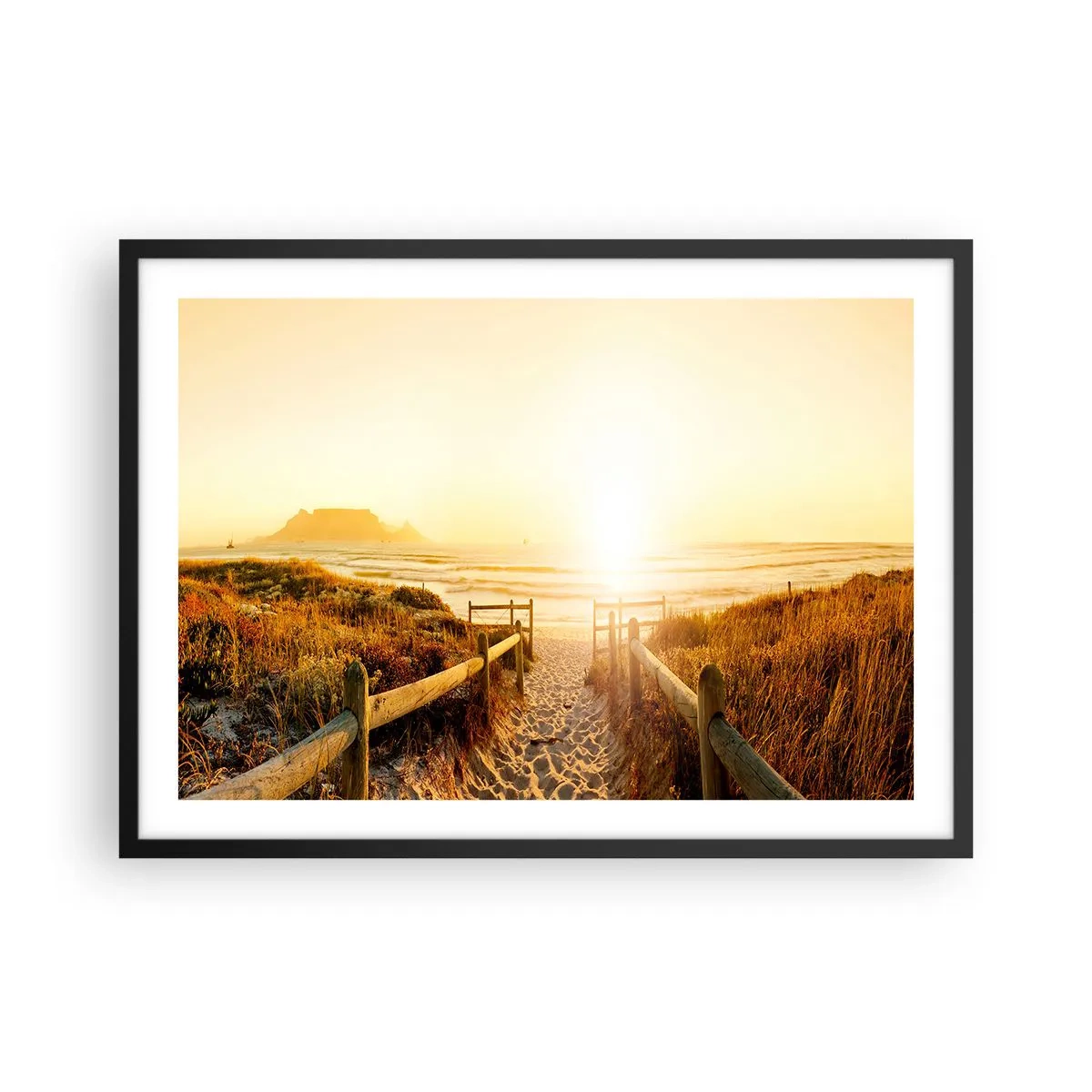 Affiche dans un cadre noir - Poster - Chemin vers la plage pendant un coucher de soleil doré - 70x50cm - A travers la dune, vers le soleil - Décoration murale moderne pour le salon et la chambre ARTTOR