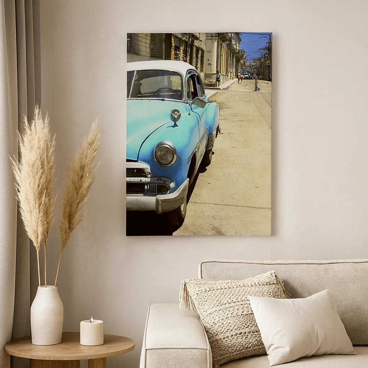 Impression sur toile - Image sur toile - Une voiture classique bleue dans la rue par une journée ensoleillée - 50x70cm - Et vive Cuba ! - Décoration murale moderne pour le salon et la chambre ARTTOR