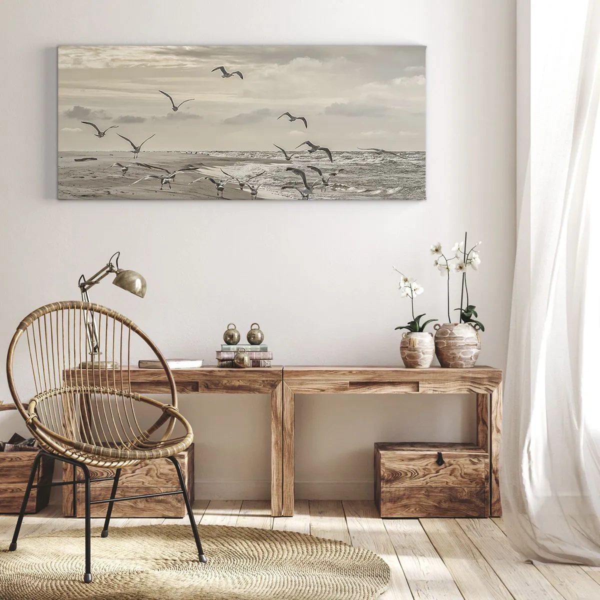 Impression sur toile - Image sur toile - Une mouette en vol au-dessus d'un paysage balnéaire - 140x50cm - Le bruit de la mer, le chant des oiseaux - Décoration murale moderne pour le salon et la chambre ARTTOR