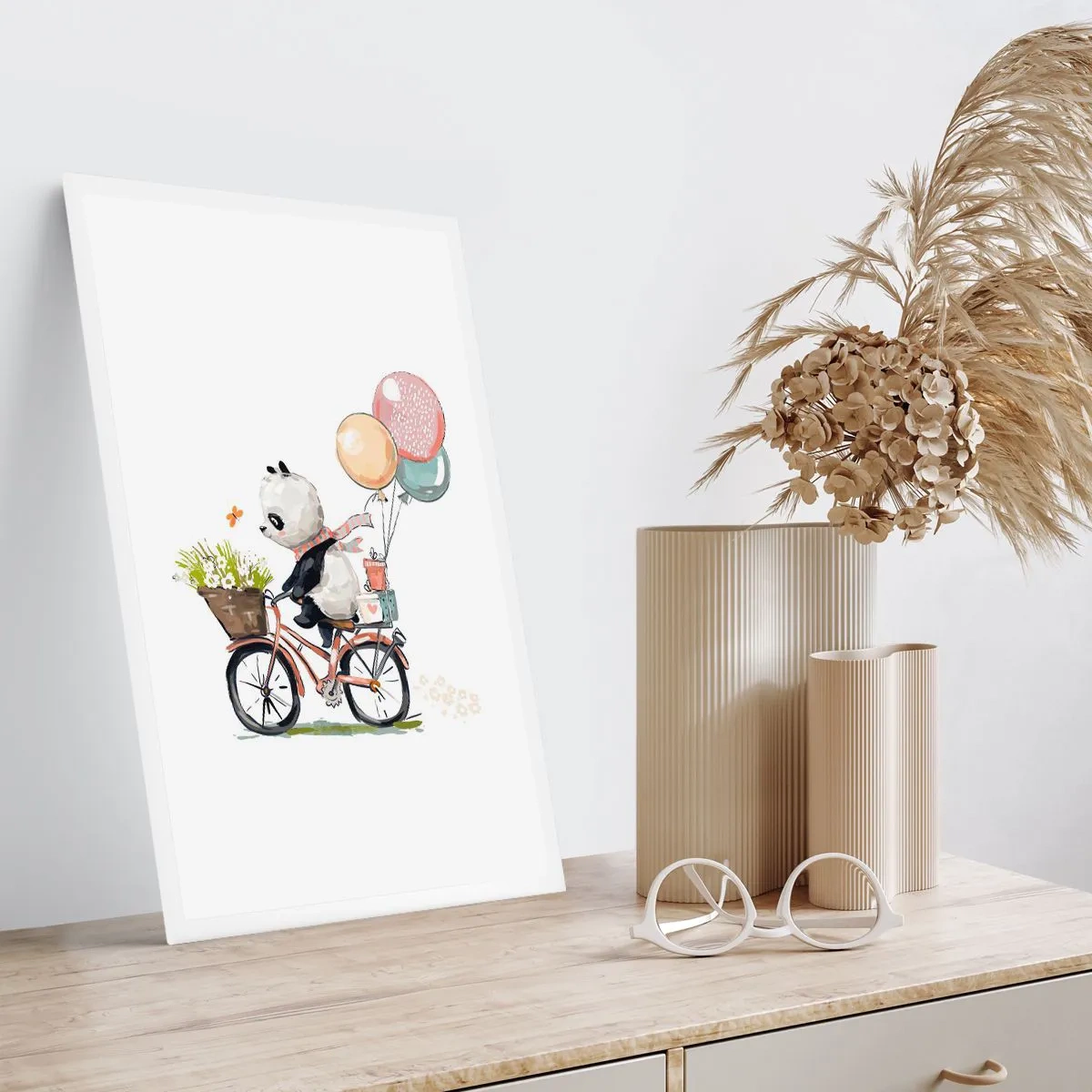 Affiche - Poster - Panda sur un vélo avec des ballons et des fleurs dans un style de conte de fées - 50x70cm - Jour de chance - Décoration murale moderne pour le salon et la chambre ARTTOR