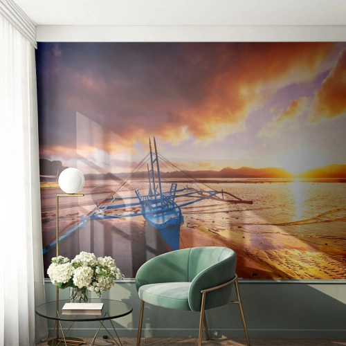 Papier Peint Photo Premium Canvas - Bateau bleu sur la plage au coucher du soleil - 100x70cm - Allongez-vous dans le sable après une longue journée - Décoration murale moderne pour le salon et la chambre ARTTOR